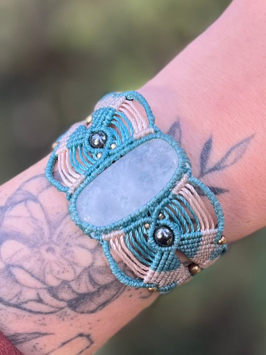 Bracelet manchette Quartz et Hématite