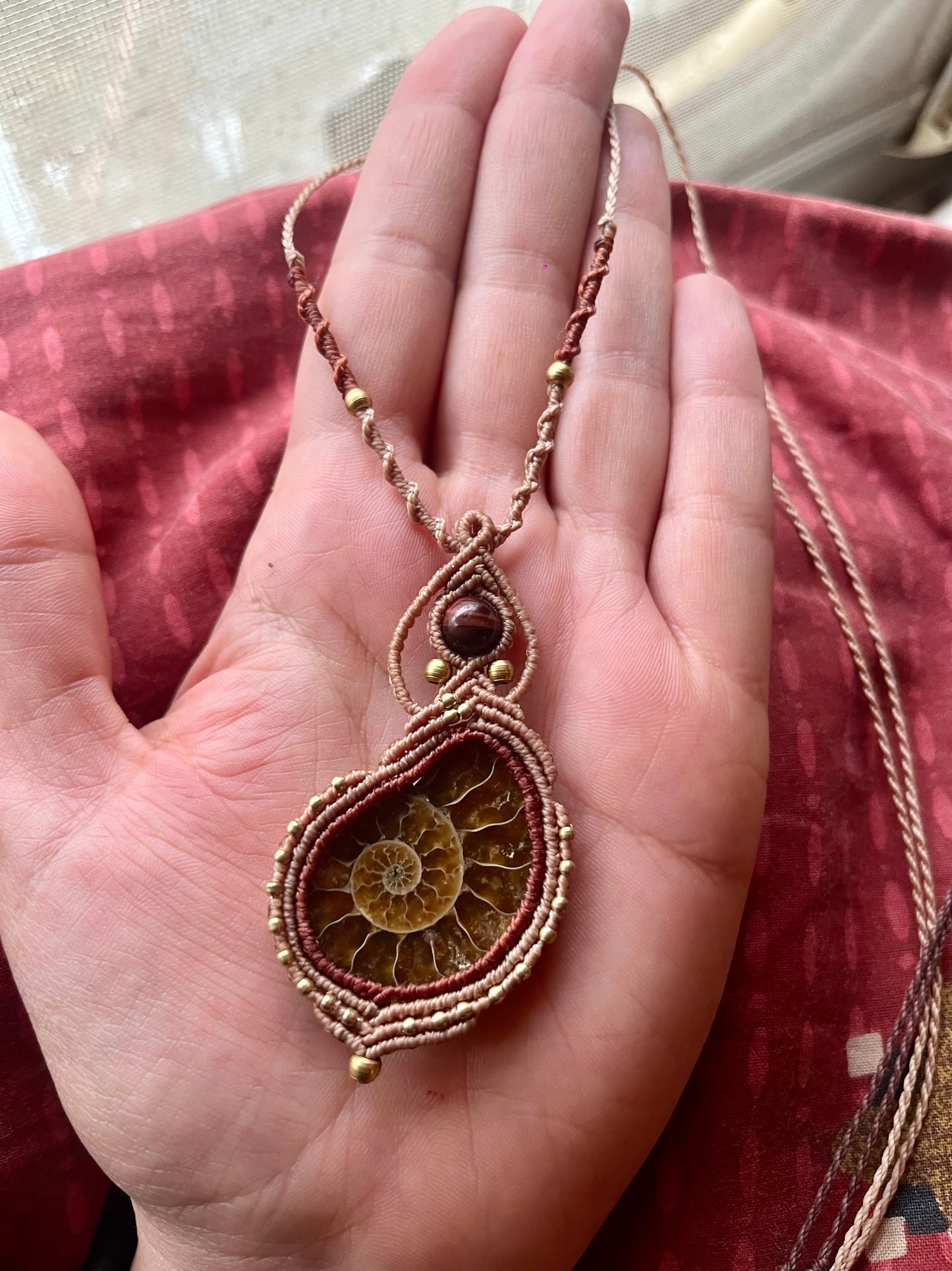 Collier pendentif Ammonite et perle d'Oeil de taureau